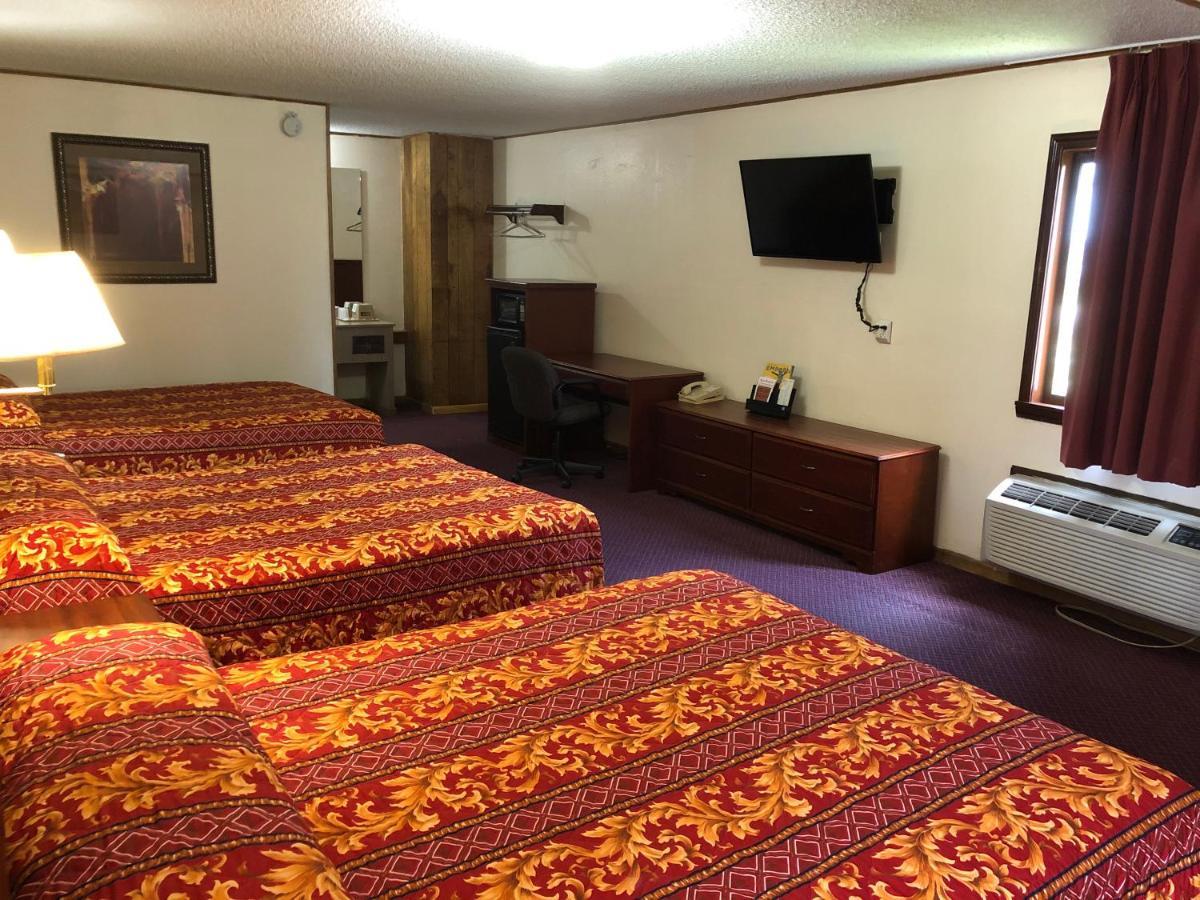 Budget Host Inn - Эмпория Экстерьер фото